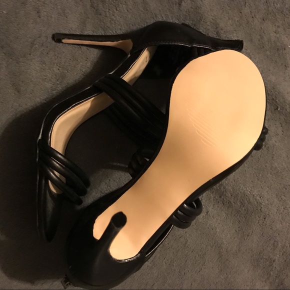 👠 - Picture 2 of 5